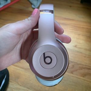 BEATS HEADPHONES ROSE GOLD